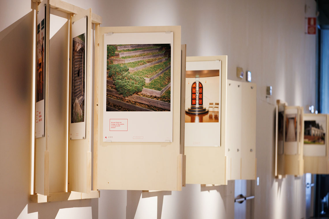 Vista dell'allestimento al MAXXII della mostra di Alvar Aalto